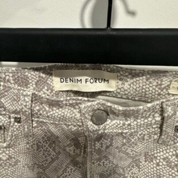 NWOT-Denim Forum Lola High Rise Skinny Crop Snake PrintJeans - Picture 2 of 10